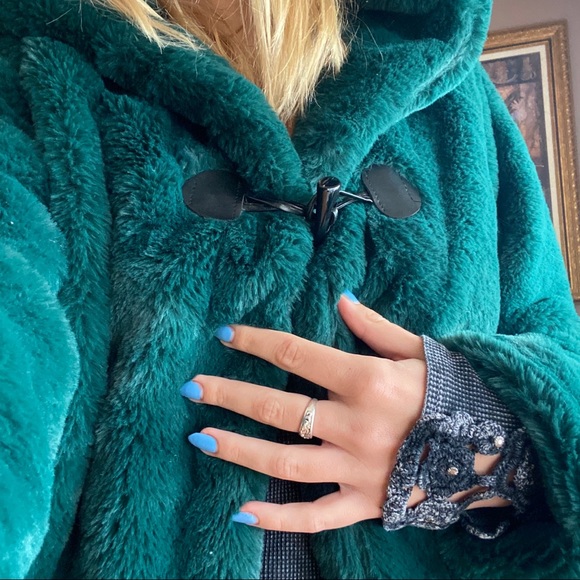 Emerald green fluffy jacket - Picture 4 of 4